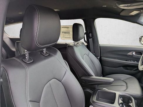 New 2026 Chrysler Voyager LX image 16