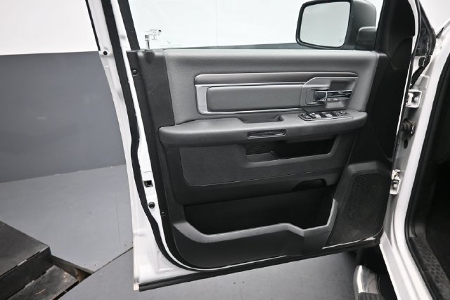 Used 2021 RAM 1500 Classic SLT AWD/4WD image 19