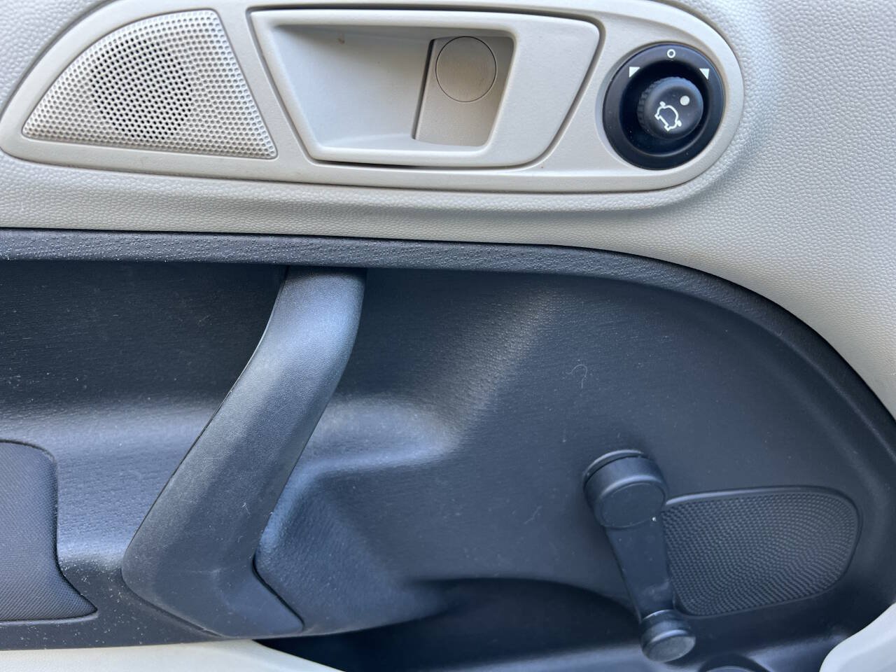 Used 2012 Ford Fiesta S FWD image 22