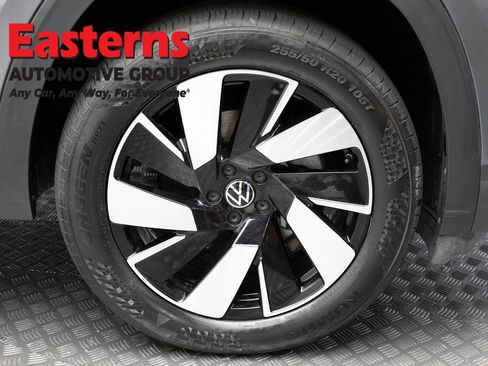 Used 2024 Volkswagen Atlas Cross Sport SE FWD image 28
