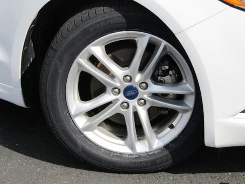 Certified 2018 Ford Fusion SE FWD image 5