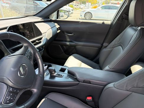 Used 2025 Lexus UX 300h FWD w/ Accessory Package (Z2) image 7
