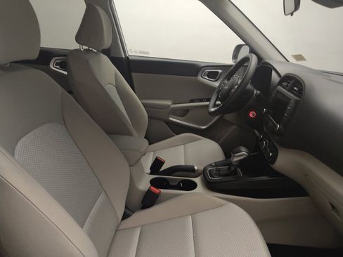 Used 2025 Kia Soul LX image 21