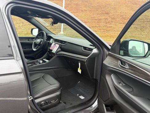 New 2025 Jeep Grand Cherokee Limited image 28