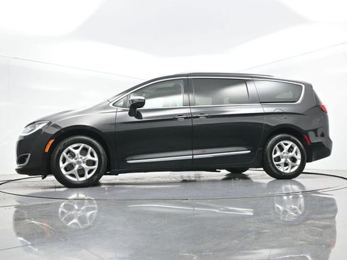Used 2020 Chrysler Pacifica Limited FWD image 48
