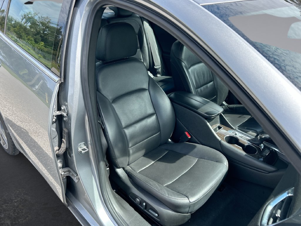Used 2024 Chevrolet Malibu LT FWD image 31