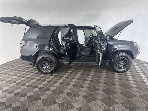 Used 2019 Toyota 4Runner TRD Off-Road Premium AWD/4WD image 13
