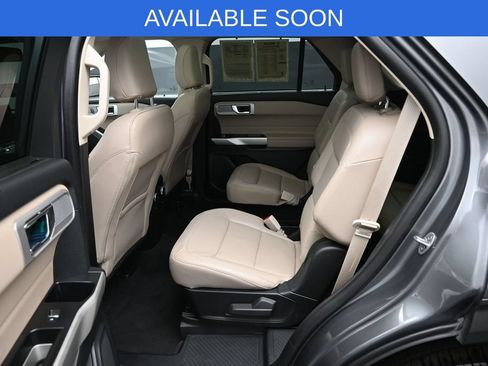 Used 2022 Ford Explorer Limited w/ Equipment Group 301A AWD/4WD image 30