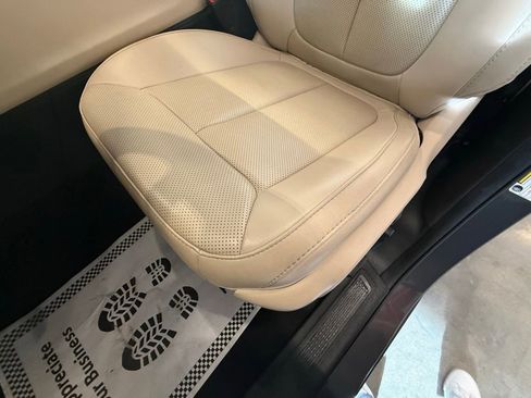 Used 2024 Jeep Grand Cherokee Limited w/ Luxury Tech Group II image 22