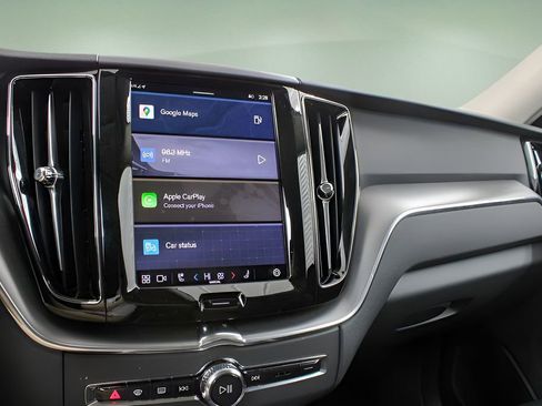 Certified 2025 Volvo XC60 B5 Core image 33