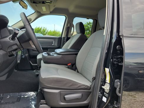 Used 2024 RAM 1500 Classic SLT AWD/4WD image 15