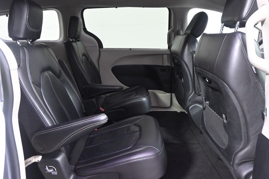 Used 2022 Chrysler Pacifica Touring-L FWD image 18