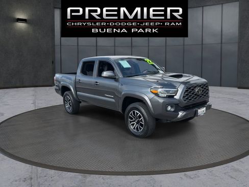 Used 2022 Toyota Tacoma TRD Sport w/ Technology Package RWD image 2