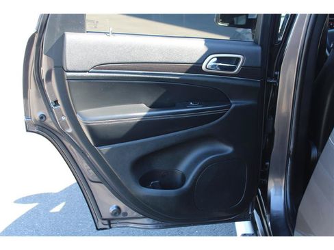 Used 2015 Jeep Grand Cherokee Limited w/ Luxury Group II AWD/4WD image 11