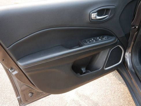 Used 2018 Jeep Compass Latitude w/ Popular Equipment Group AWD/4WD image 12