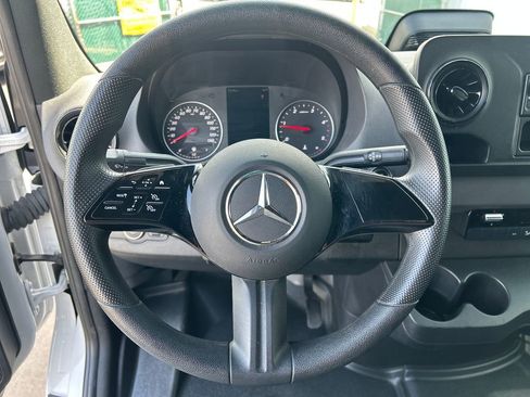 Used 2025 Mercedes-Benz Sprinter 2500 image 13