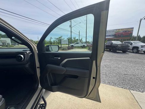 Used 2023 Chevrolet Colorado Z71 AWD/4WD image 29