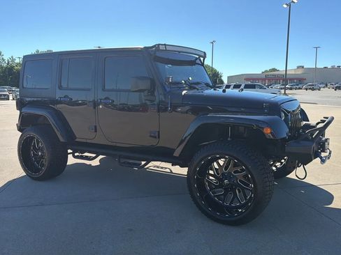 Used 2016 Jeep Wrangler Unlimited Sahara w/ Connectivity Group AWD/4WD image 28
