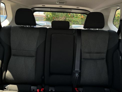 Used 2025 Nissan Rogue SV FWD image 40