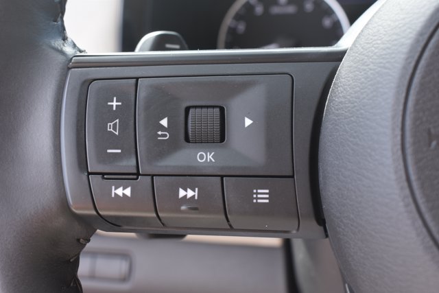 Used 2024 Nissan Pathfinder SV AWD/4WD image 21