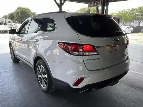 Used 2018 Hyundai Santa Fe SE FWD image 2