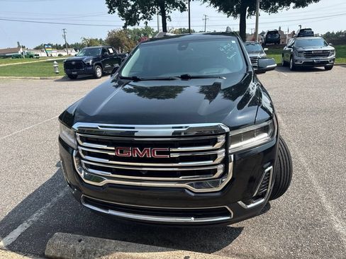 Used 2022 GMC Acadia SLT w/ Technology Package FWD image 3