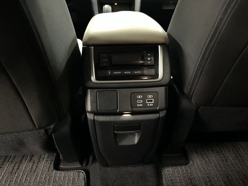 Used 2024 Subaru Ascent Premium w/ Convenience Package image 26