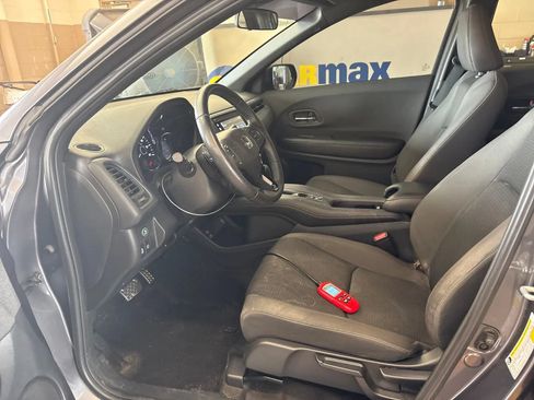 Used 2021 Honda HR-V Sport image 4