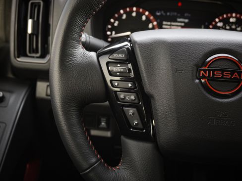 Used 2025 Nissan Frontier PRO-4X w/ Pro Convenience Package image 18