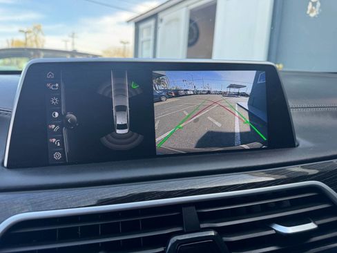 Used 2016 BMW 750i image 16