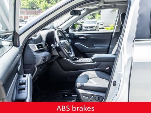 Certified 2025 Toyota Highlander XLE AWD/4WD image 28