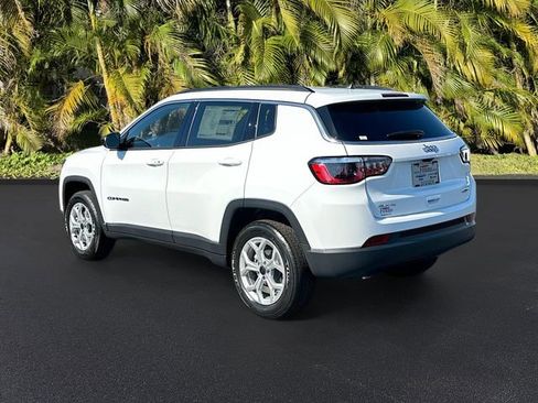 New 2026 Jeep Compass Latitude image 3