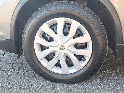 Used 2017 Nissan Rogue S w/ Appearance Package FWD image 8