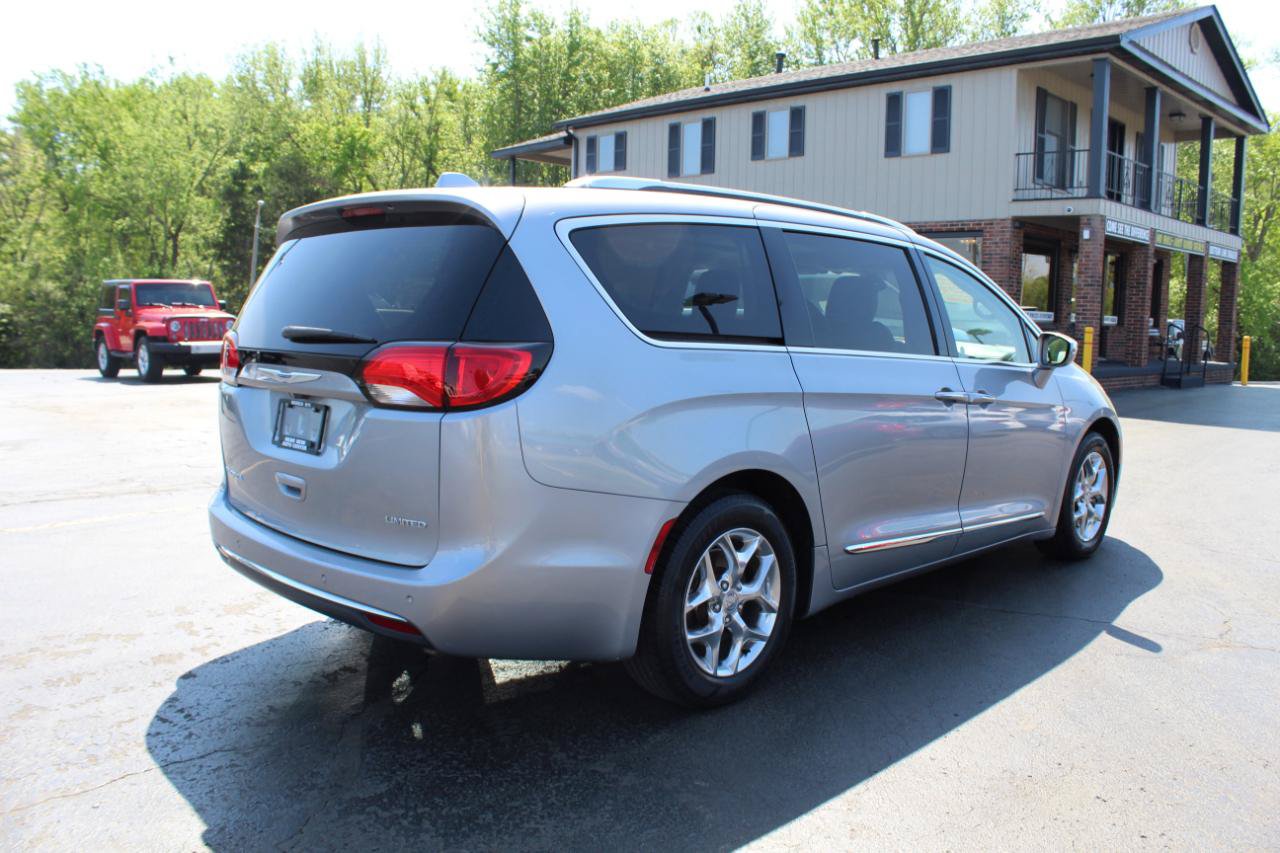 Used 2019 Chrysler Pacifica Limited FWD image 5
