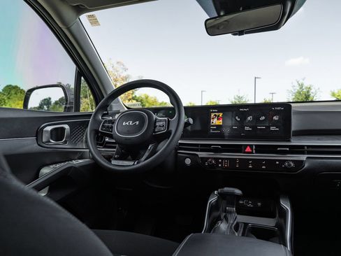 Used 2024 Kia Sorento LX FWD image 31