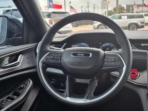 Used 2025 Jeep Grand Cherokee Altitude RWD image 23