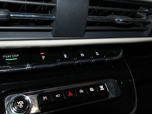 Used 2025 Lincoln Corsair AWD w/ Equipment Group 101A image 16