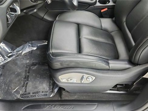 Used 2024 Porsche Macan w/ Premium Plus Package image 33