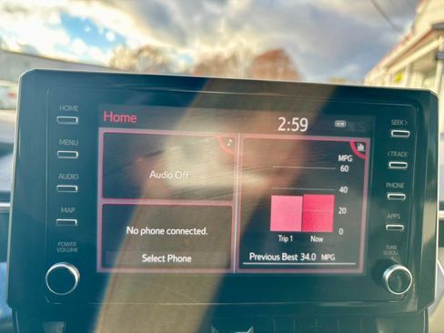 Used 2020 Toyota Corolla LE image 19