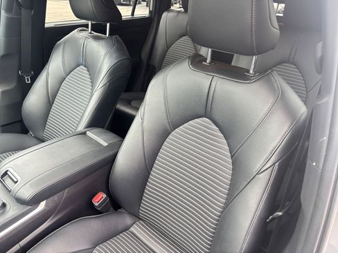 Used 2025 Toyota Highlander XSE AWD/4WD image 38