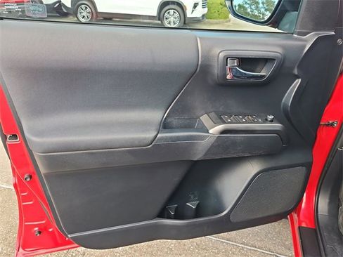 Used 2017 Toyota Tacoma TRD Sport image 15