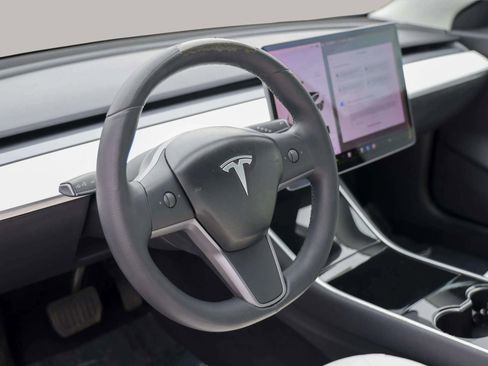 Used 2020 Tesla Model 3 Standard Range Plus image 17