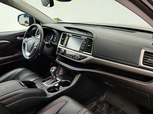 Used 2019 Toyota Highlander SE AWD/4WD image 24