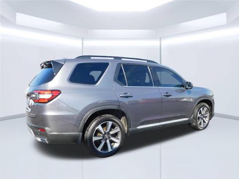 Used 2023 Honda Pilot Elite image 3