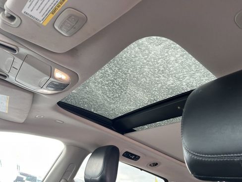 Used 2018 Chrysler Pacifica Limited image 11