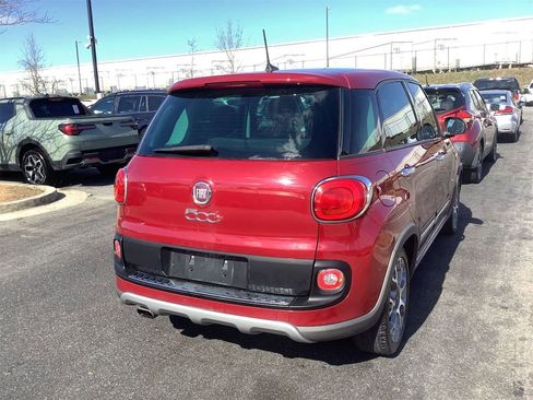 Used 2017 FIAT 500L Trekking w/ Dual-Pane Sunroof Package image 4