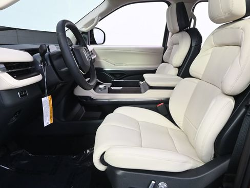 New 2027 Lincoln Navigator Reserve AWD/4WD image 13