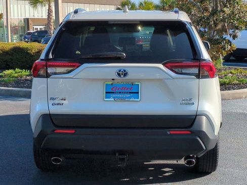 Used 2022 Toyota RAV4 XLE Premium image 6