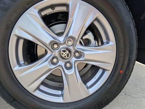 Used 2025 Toyota RAV4 XLE image 6