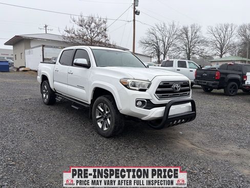 Used 2016 Toyota Tacoma Limited w/ Towing Package image 3